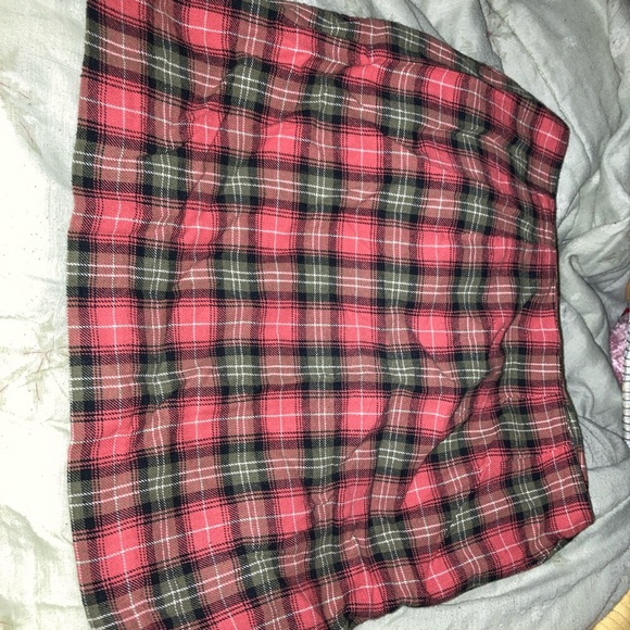 Plaid style mini skirt - Picture 2 of 4